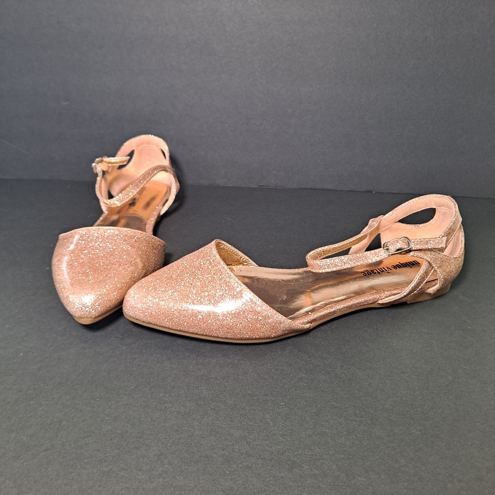 Unique Vintage Elegant Glittery Women's Flats. Size 6.